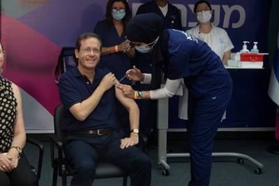 Ицхак Герцог - Президент Израиля вакцинировался в третий раз - lenta.ru - Сша - Израиль