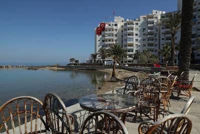 Кипр ужесточил условия пребывания на курорте для туристов - lenta.ru - Кипр