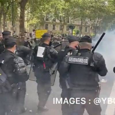 Полиция применила водометы на манифестации в Париже - radiomayak.ru - Франция - Париж