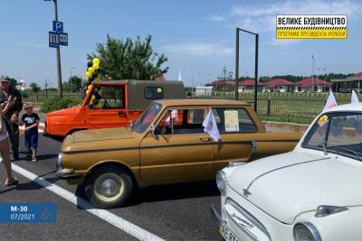 Запорожские ретроавтомобили были замечены во время автопробега по “Дороге Единства” - inform.zp.ua - Украина - Запорожская обл.
