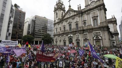 Бразилия: масштабные протесты против Болсонару - ru.euronews.com - Франция - Англия - Испания - Евросоюз - Бразилия - Дания