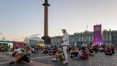 Атака борщевика, фан-зона на Дворцовой и рекорды по прививкам: Петербург 3-4 июля - dp.ru - Санкт-Петербург