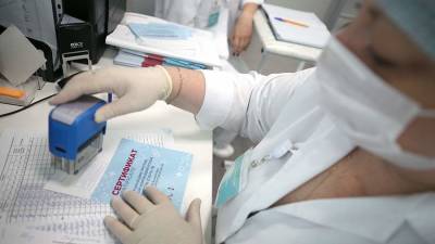 Денис Мантуров - В Минпромторге заявили о почти 25% вакцинированных работников промышленности - iz.ru - Россия - Израиль