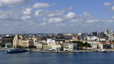 Туристов с COVID-19 из России массово изолировали на Кубе - inforeactor.ru - Россия - Куба