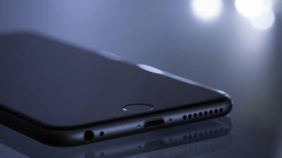 IPhone 13 получит обратную беспроводную зарядку - piter.tv