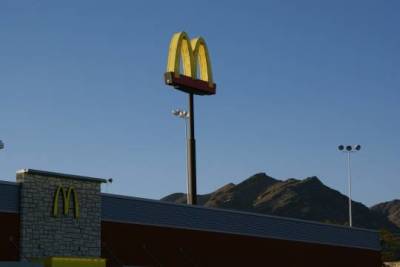 Ресторан «Макдоналдс» закрылся в середине рабочего дня из-за увольнения всех работников - versia.ru - Сша - штат Калифорния