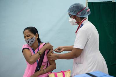 Тысячи человек в Индии получили поддельную вакцину - news.israelinfo.co.il - Индия - Израиль