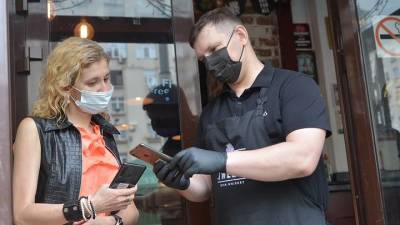 Ресторан на Патриарших могут закрыть на 90 суток за работу без системы QR-кодов - vm.ru - Москва