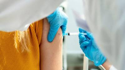 Депздрав сообщил о постоянном отслеживании количества вакцины от COVID-19 в Москве - vm.ru - Москва
