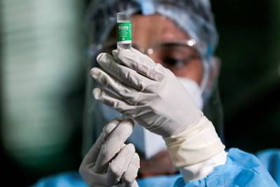 Индийских медиков арестовали за фальшивые прививки от коронавируса - lenta.ru - Индия - Мумбаи