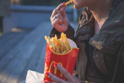 «Макдоналдс» начал записывать петербуржцев на вакцинацию от COVID-19 - spb.mk.ru