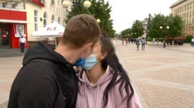 Пензенцы не побоялись пандемии и отметили День поцелуев - penzainform.ru - Англия