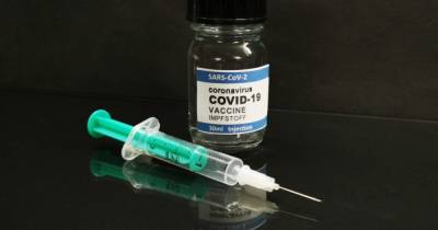 В Индии 2,5 тысячи человек получили физраствор вместо вакцины от COVID-19 - dsnews.ua - Индия - Эмираты