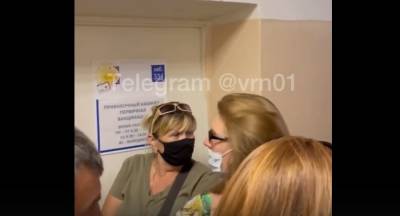 В поликлинике на улице Маршака в Воронеже сняли давку в очереди на вакцинацию - gorcom36.ru - Воронеж