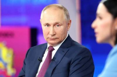 Владимир Путин - Путин рекомендовал губернаторам проводить прямые линии не реже раза в год - aif.ru - Россия