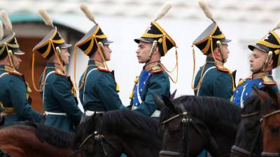Церемонии развода караулов Президентского полка приостанавливаются из-за COVID-19 - mir24.tv - Россия - Москва