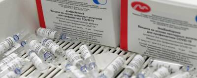 Ринат Максютов - В Новосибирске начнут испытывать вакцину «ЭпиВакКорона» на подростках - runews24.ru - Новосибирск