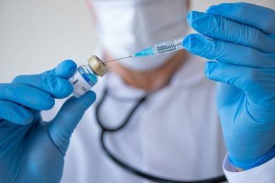 Два петербуржца устроили потасовку в очереди за вакциной от COVID-19 - spb.mk.ru - Санкт-Петербург