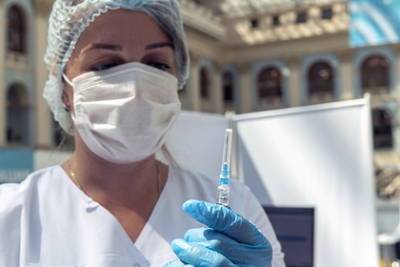 Клеман Бон - Франция призвала ЕС не признавать вакцины от коронавируса из России и Китая - lenta.ru - Россия - Франция - Китай - Евросоюз