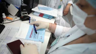 Полиция выявила более 800 сайтов о поддельных сертификатах по вакцинации - iz.ru - Москва - Израиль