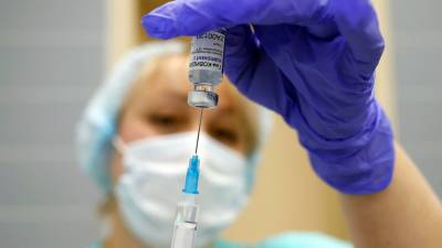 В Оренбургской области прививку от COVID-19 сделали более 357 тысяч человек - russian.rt.com - Оренбургская обл.