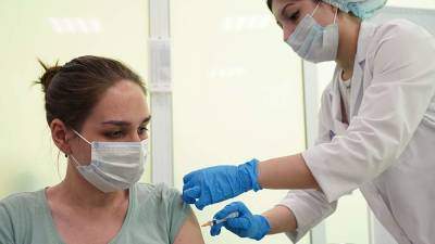 Анна Попова - Попова исключила вероятность подхватить коронавирус от привитого человека - iz.ru - Израиль