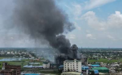 В результате пожара на заводе в Бангладеш погибли 52 человека - unn.com.ua - Украина - Киев - Бангладеш - Дакка