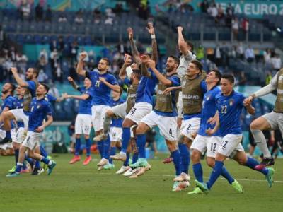 Евро-2020: сборная Италии закрылась на базе из-за вспышки COVID-19 среди журналистов - unn.com.ua - Украина - Англия - Италия - Испания - Киев