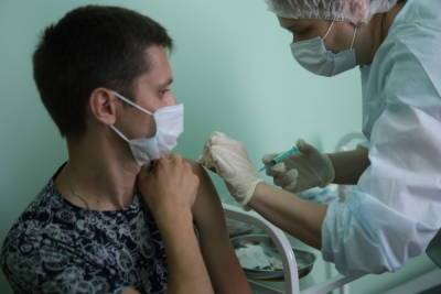 Петербуржцы столкнулись с проблемами при записи на вакцинацию через «Госуслуги» - spb.mk.ru