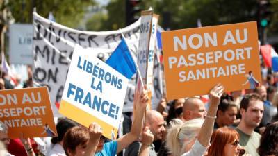 Во Франции прошли многотысячные протесты из-за мер против COVID-19 - svoboda.org - Франция