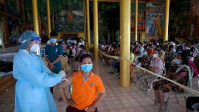 Хун Сен - Камбоджа будет смешивать вакцины в качестве бустерных доз для борьбы с COVID-19 - unn.com.ua - Украина - Киев - Камбоджа