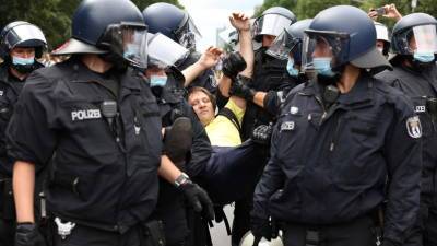Около 600 человек задержали в Берлине в ходе акций против ковид-ограничений - russian.rt.com - Берлин