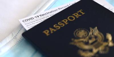 Во Франции обязали граждан иметь COVID-паспорта для посещения ресторанов и поездок на транспорте - ruposters.ru - Франция