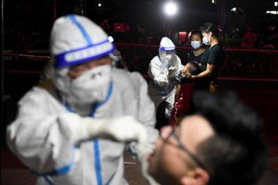 В Китае нашли виновных во вспышке «дельта»-варианта коронавируса - lenta.ru - Китай