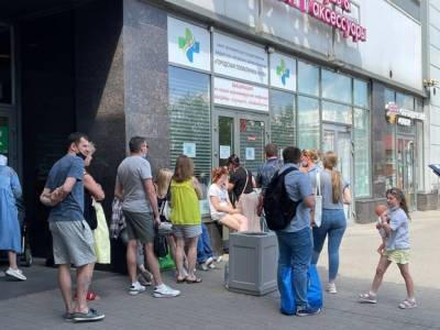 Новосибирцы пожаловались на 10-дневные очереди к терапевту: работает один врач на 7 тыс. человек - rosbalt.ru - Новосибирск