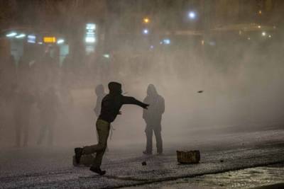 В Вильнюсе протестующих разгоняли слезоточивым газом и мира - cursorinfo.co.il - Вильнюс - Литва