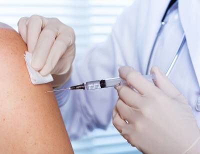 8,5 тысячи человек в ФРГ могли получить физраствор вместо вакцины от COVID-19 - runews24.ru - Германия