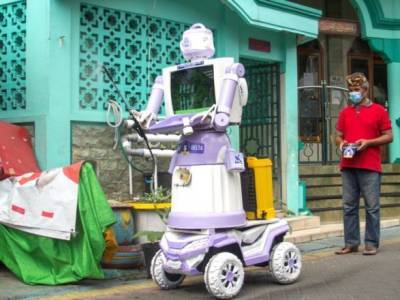 "Дельта-робот": в Индонезии из мусора создали помощника для изолированных из-за коронавируса - unn.com.ua - Украина - Киев - Индонезия