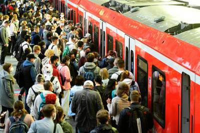 В Германии забастовка машинистов привела к сбоям в работе транспортной системы - lenta.ru - Германия