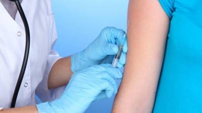 Российские эпидемиологи развеивают мифы о вакцинации от COVID-19 - 5-tv.ru