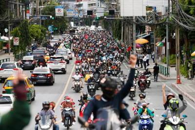 Власти Таиланда отменили приказ об «общественном страхе» из-за протестов - lenta.ru - Таиланд