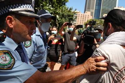 Полиция Австралии получила чрезвычайные полномочия из-за коронавируса - lenta.ru - Австралия