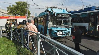 ДТП с автобусом, сбой на сайтах вузов и отклонённая ФАС жалоба: Петербург 11 августа - dp.ru - Санкт-Петербург