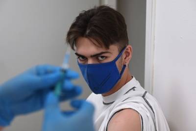 В российских вузах будут требовать от студентов справки о вакцинации от COVID-19 - lenta.ru - Россия
