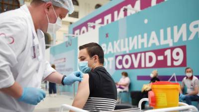 В московской поликлинике выявили незаконное оформление сертификатов о вакцинации - russian.rt.com - Москва