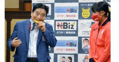 Миу Гото - В Японии мэр города испортил медаль Олимпийской чемпионке: ей обещают выдать новую (видео) - focus.ua - Украина - Япония