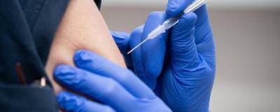 В США разрешили людям с ослабленным иммунитетом делать третью прививку вакцины от коронавируса - runews24.ru - Сша