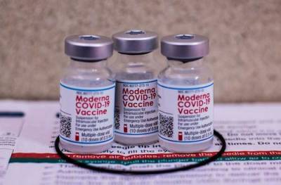В США одобрили использование третьей дозы вакцин против COVID-19 для людей с ослабленным иммунитетом - argumenti.ru - Сша