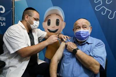 Ницан Горовиц - Эш Нахман - Жители Израиля старше 50 лет получат третью дозу вакцины от COVID-19 - lenta.ru - Израиль