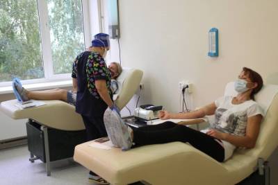 Свыше 200 белгородцев смогли спасти медики благодаря антиковидной плазме - mk.ru